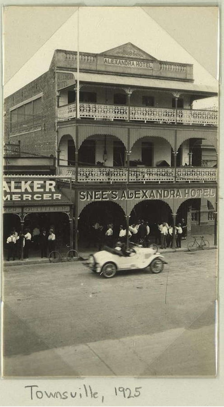 This image has an empty alt attribute; its file name is 1925-alexandra-hotel.jpg